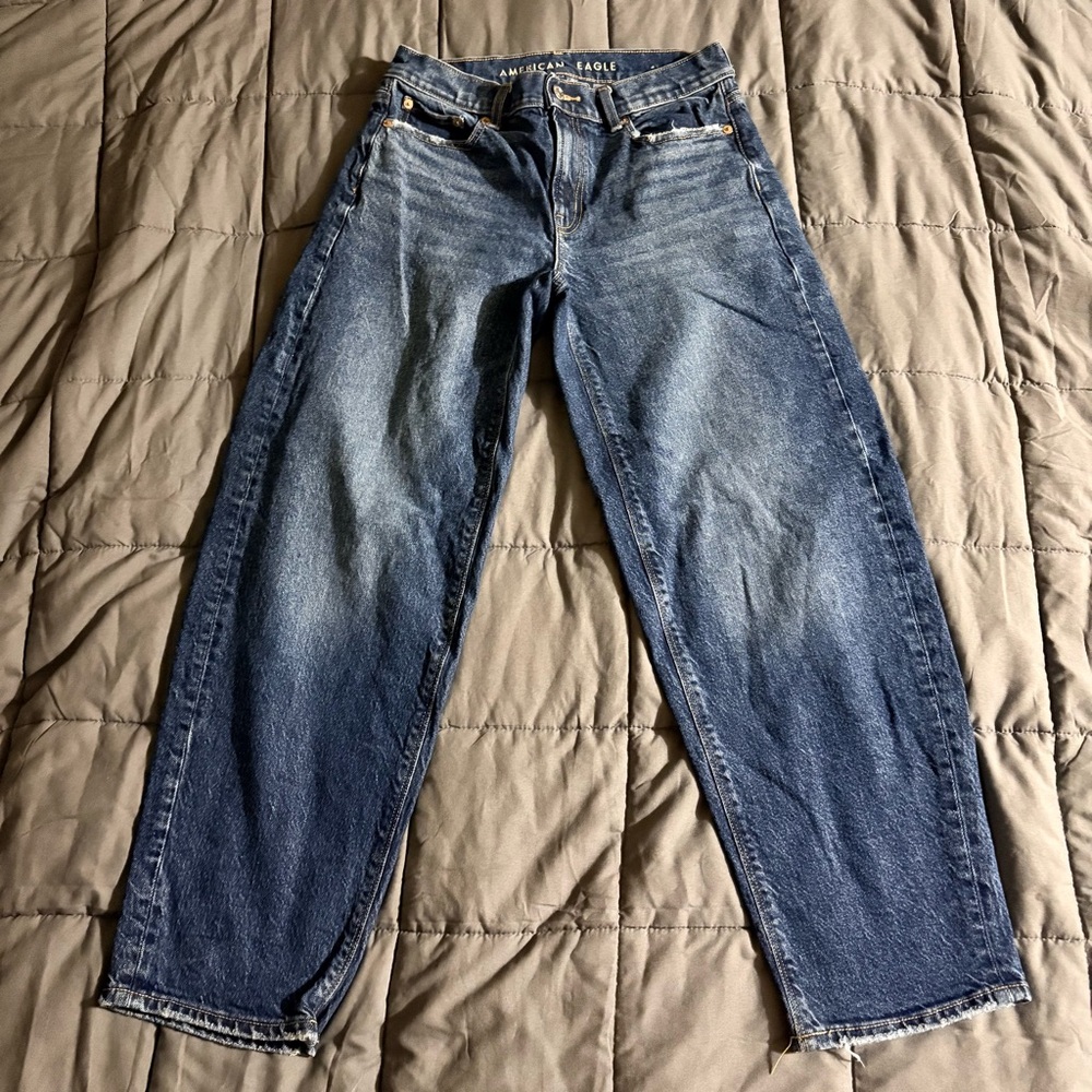 American Eagle Women's Blue Dreamy Drape Barrel Jeans Size 00 Regular Stretch